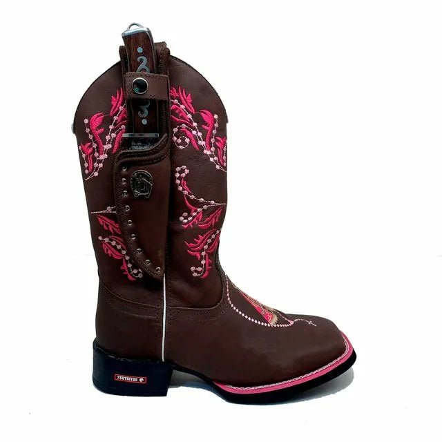 BotaFaca Padroeira
- Couro Crazy Horse Nescau | Bordados Rosa e Bege - Imagem 2