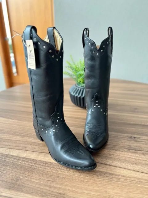 Texana Marina Bico Fino - Couro Látego Preto/Sem Bordado All-Black com Metais - Imagem 2