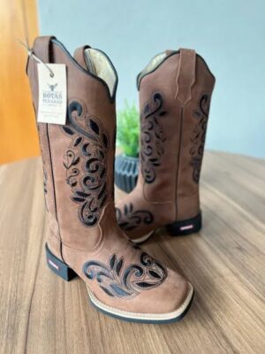 Texana Geovana - Couro Horse Nescau/ Bordado Ramos Preto